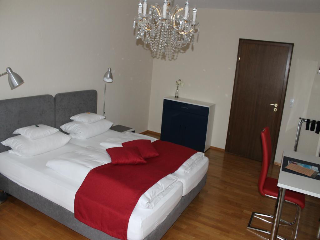 Hotel Garni Bellevue Bad Fussing Room photo