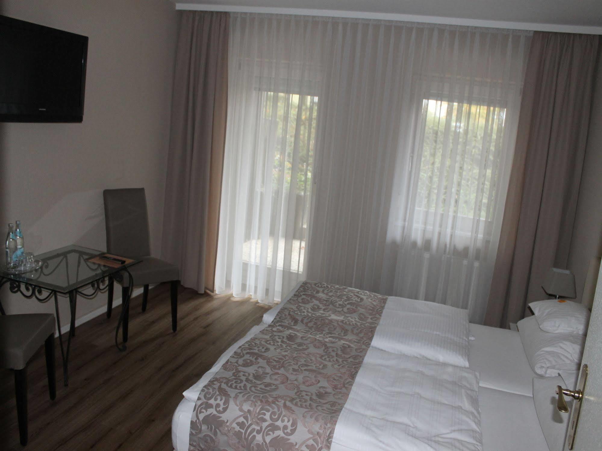 Hotel Garni Bellevue Bad Fussing Exterior photo